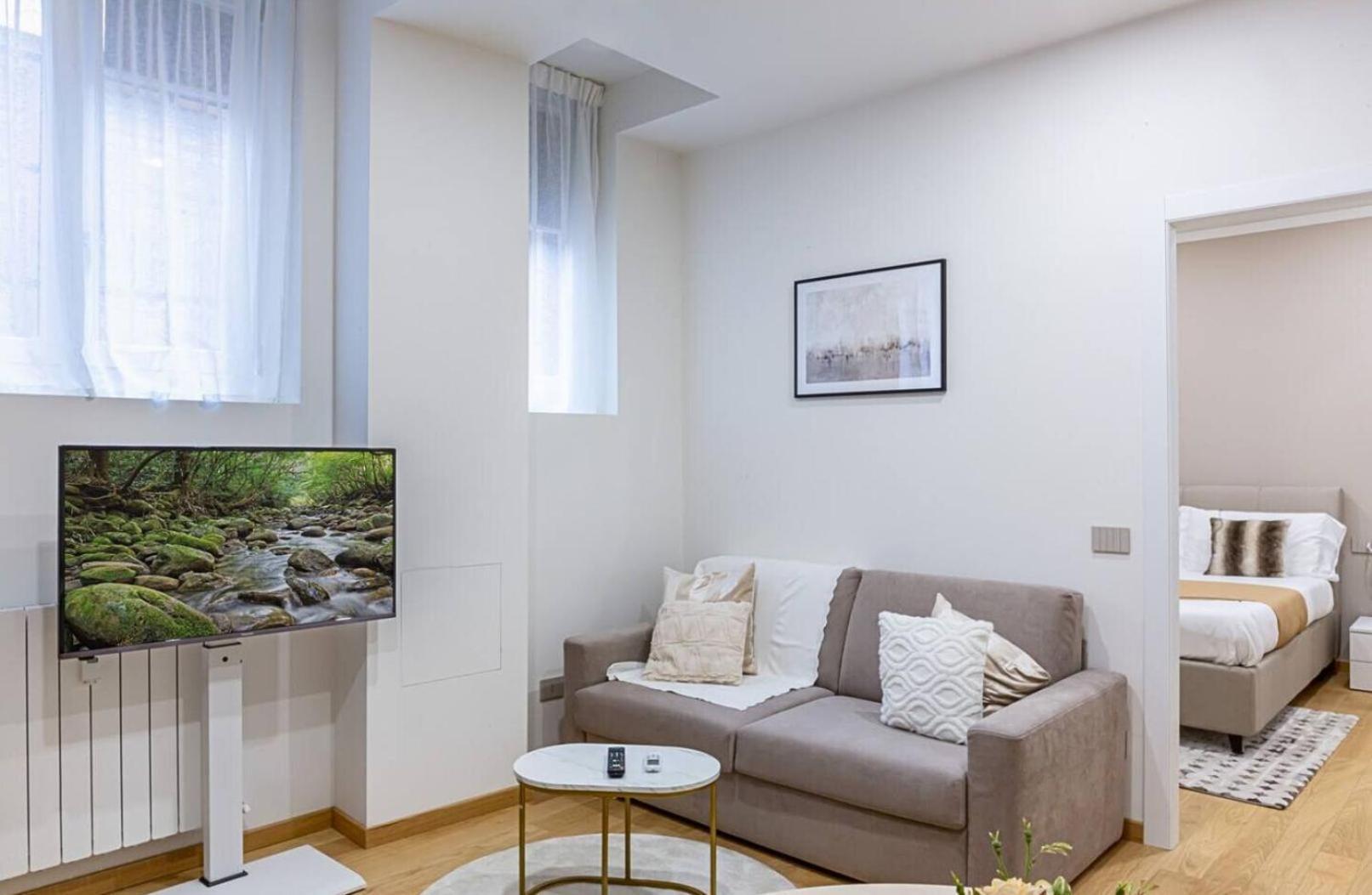 Casati Station Metro M1, M2, M3 Apartment Milan